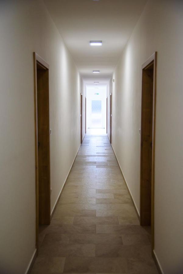 Penzion V Rodinnem Vinarstvi Kadubcovi Lipov Exterior photo